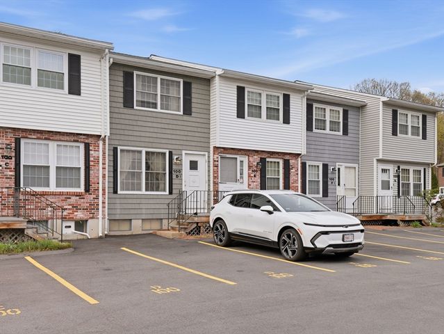 100 Roper St D, Lowell, MA 01852