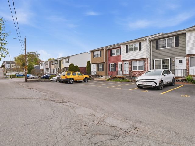 100 Roper St D, Lowell, MA 01852