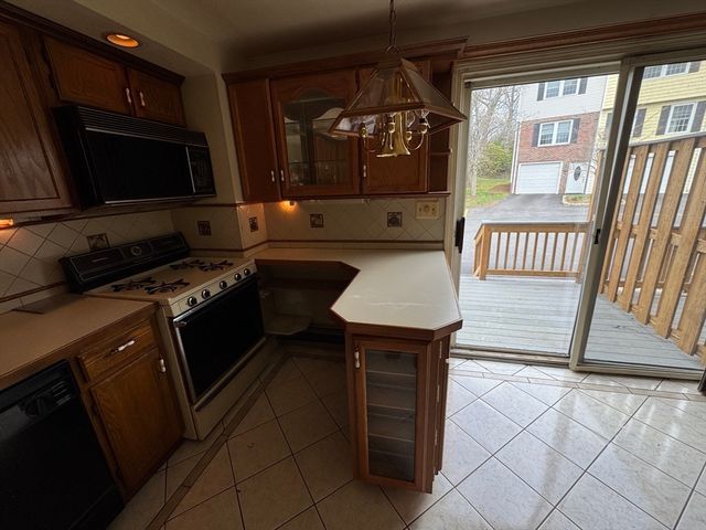 100 Roper St D, Lowell, MA 01852