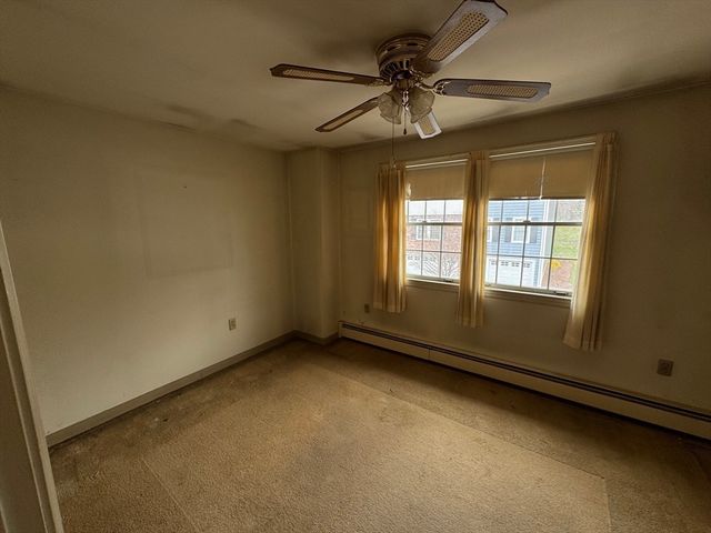 100 Roper St D, Lowell, MA 01852