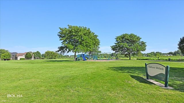 39 S Oakhurst Drive, Aurora, IL 60504