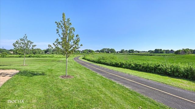 39 S Oakhurst Drive, Aurora, IL 60504