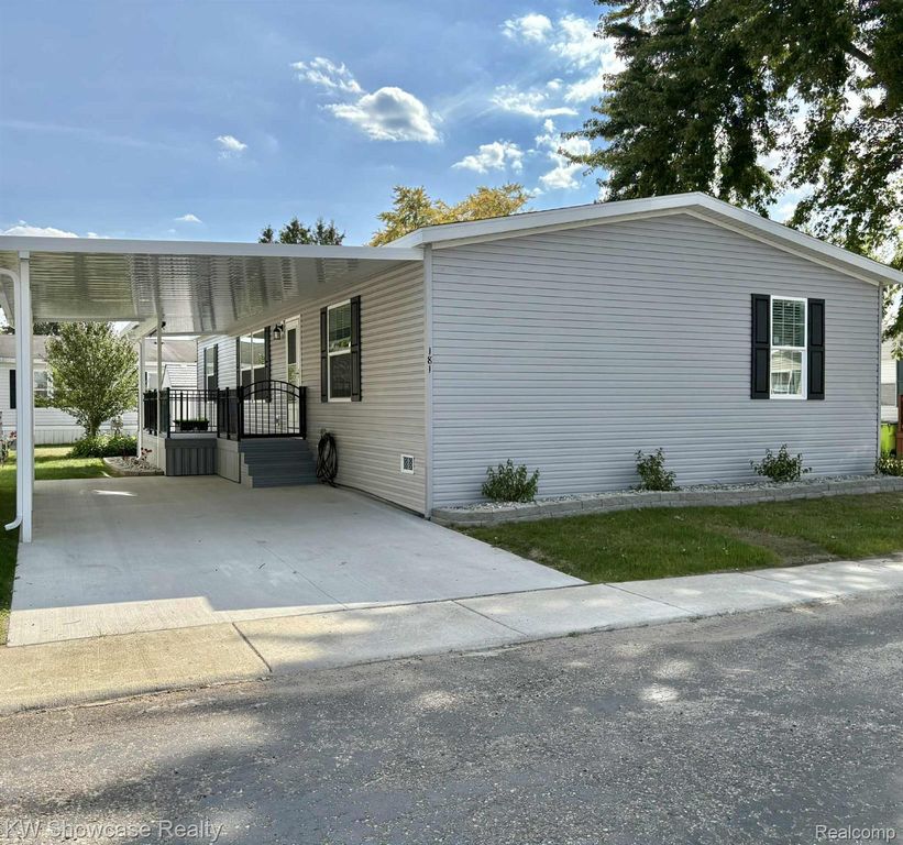 181 Highland Terrace, White Lake Charter Township, MI 48386