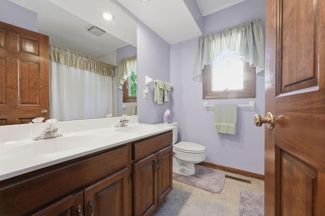 2347 Collins Drive, Worthington, OH 43085