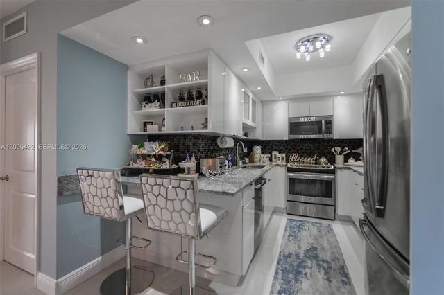 1980 S Ocean Drive 11M, Hallandale Beach, FL 33009
