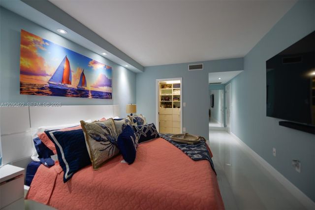 1980 S Ocean Drive 11M, Hallandale Beach, FL 33009
