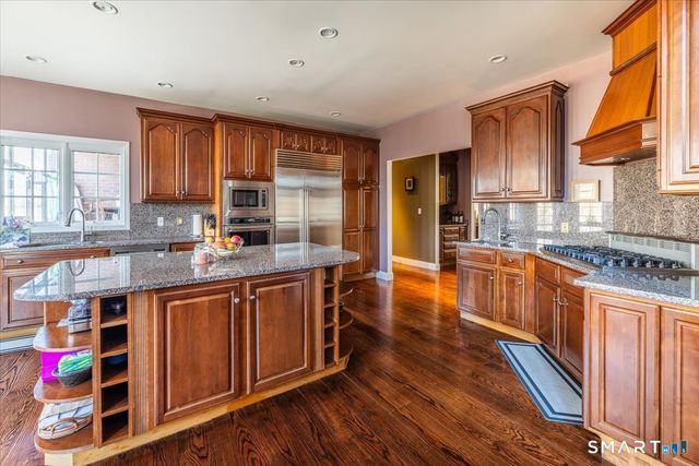 8 Nod Hill Road, Oxford, CT 06478