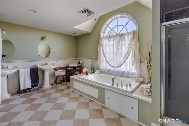 8 Nod Hill Road, Oxford, CT 06478