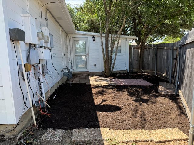 8112 Willet TRL A, Austin, TX 78745