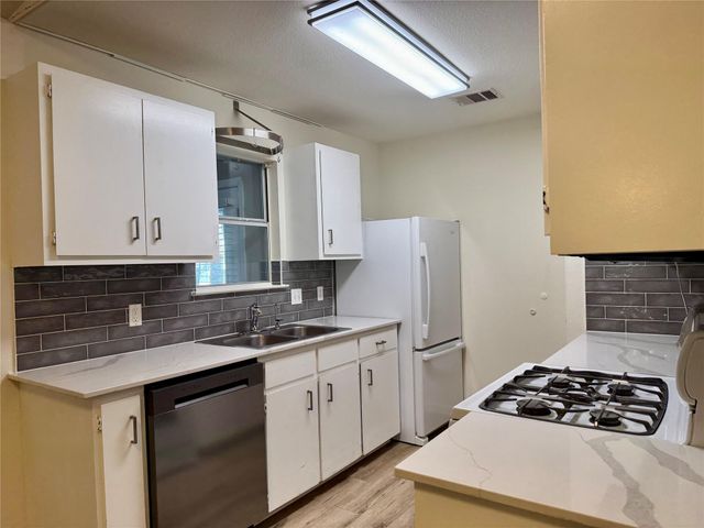 8112 Willet TRL A, Austin, TX 78745