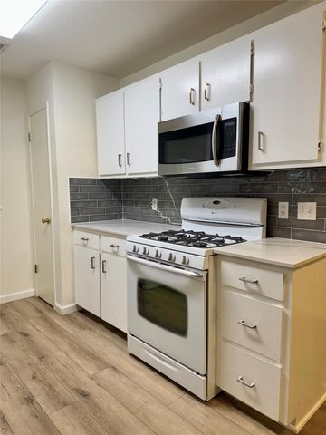 8112 Willet TRL A, Austin, TX 78745