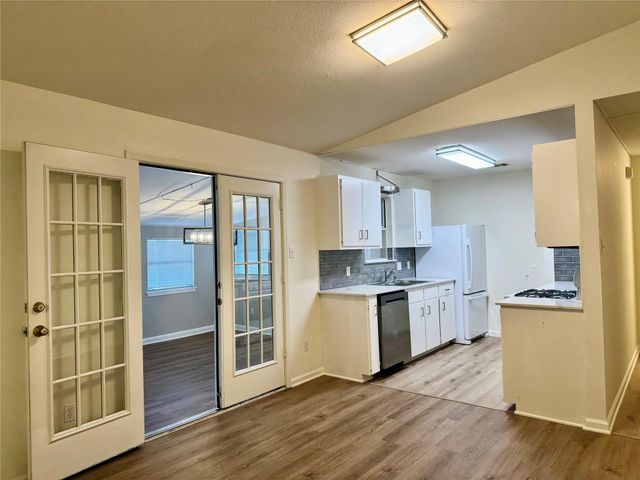 8112 Willet TRL A, Austin, TX 78745