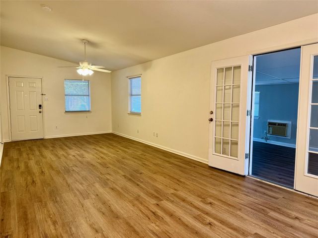 8112 Willet TRL A, Austin, TX 78745