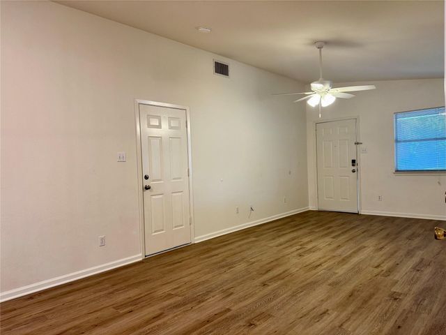 8112 Willet TRL A, Austin, TX 78745