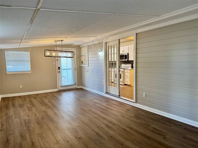 8112 Willet TRL A, Austin, TX 78745