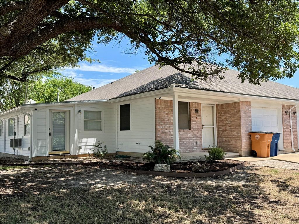 8112 Willet TRL A, Austin, TX 78745