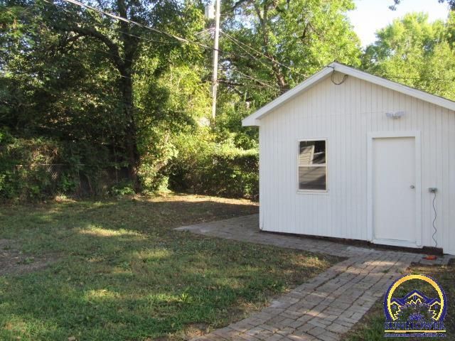 2215 SW 8th Ave, Topeka, KS 66605