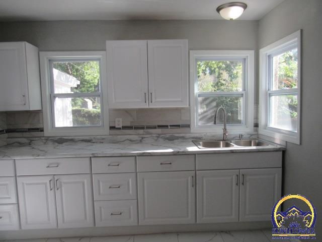 2215 SW 8th Ave, Topeka, KS 66605