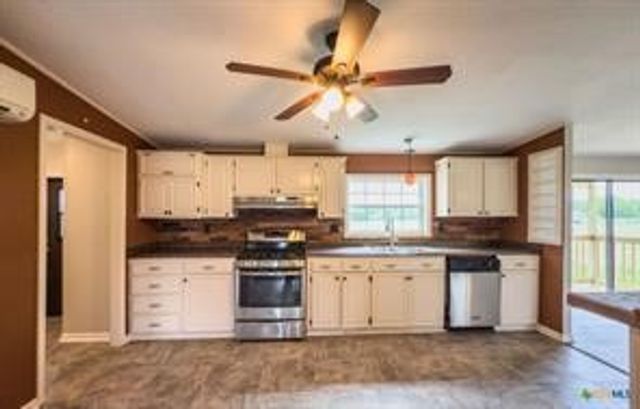 3627 N Katy Road, Ross, TX 76640