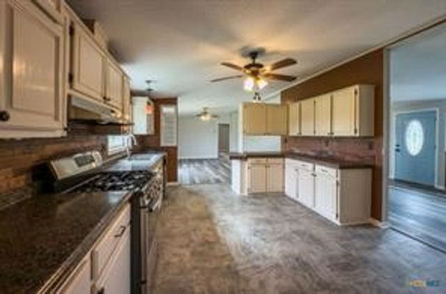 3627 N Katy Road, Ross, TX 76640