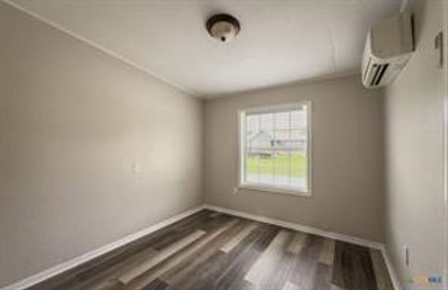 3627 N Katy Road, Ross, TX 76640