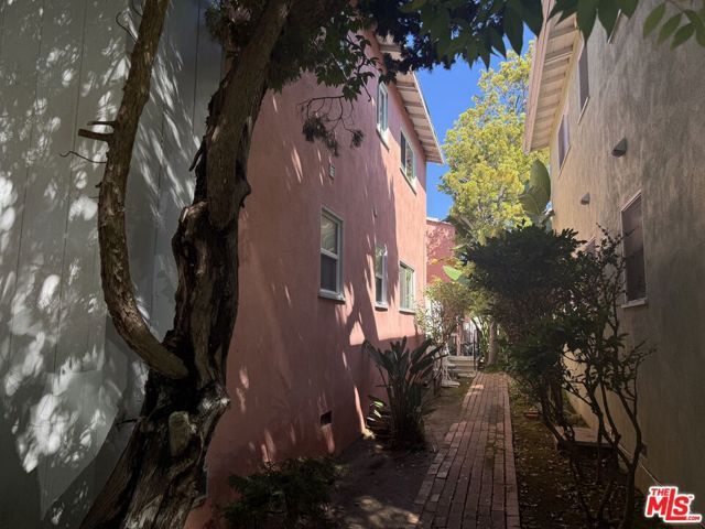 3714 Corinth Avenue, Los Angeles, CA 90066