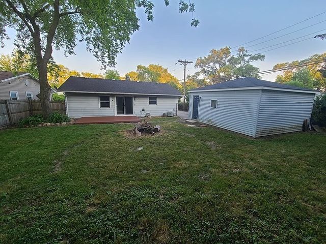 202 E STREAMWOOD Boulevard, Streamwood, IL 60107