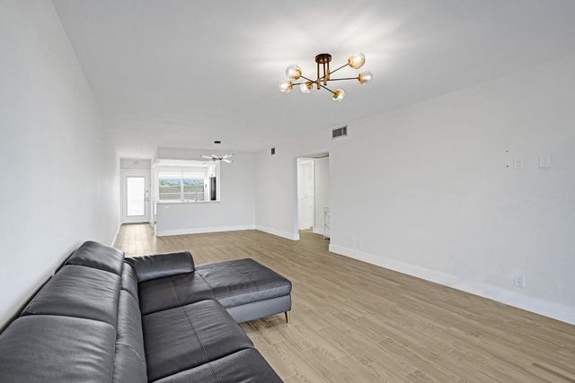 4301 Martinique Circle E4, Coconut Creek, FL 33066