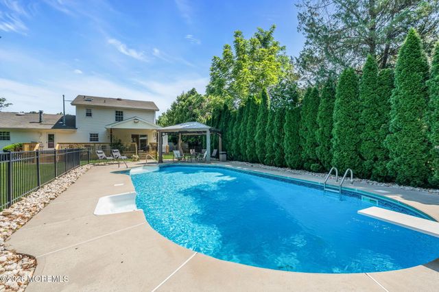 3 Kevin Court, Jackson, NJ 08527