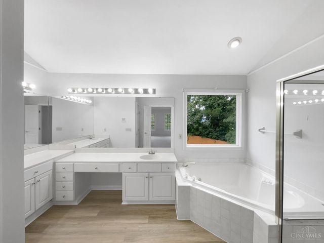 6 Clarke Court, Glendale, OH 45246