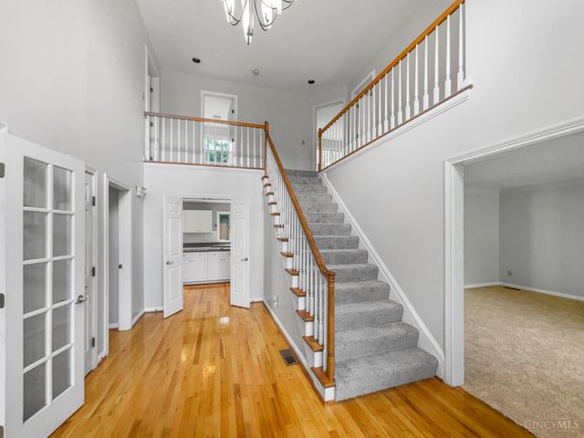 6 Clarke Court, Glendale, OH 45246