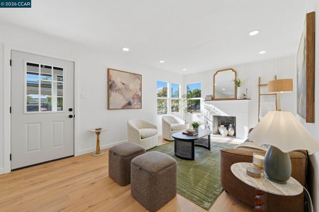 1328 Mesa St, Concord, CA 94518