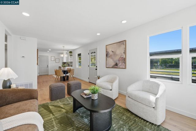 1328 Mesa St, Concord, CA 94518