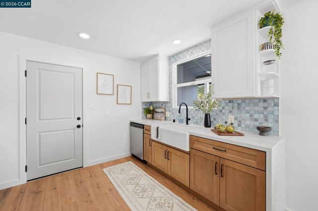 1328 Mesa St, Concord, CA 94518
