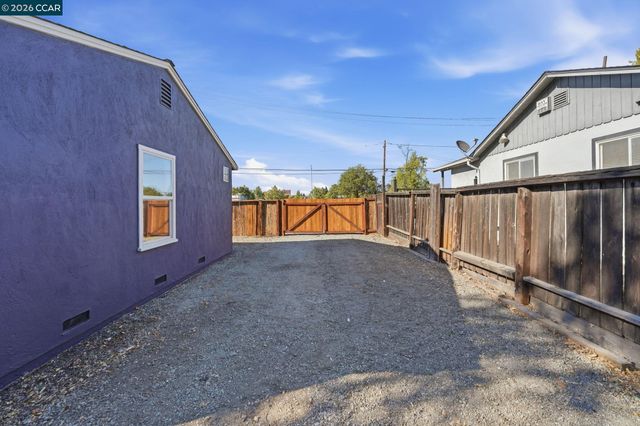 1328 Mesa St, Concord, CA 94518