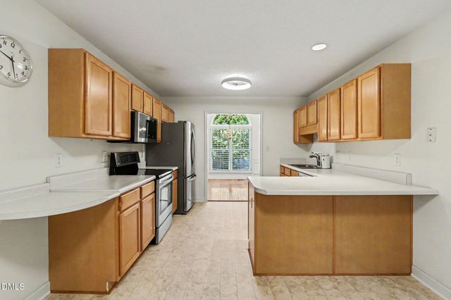 8516 Plimoth Hill Drive, Wake Forest, NC 27587