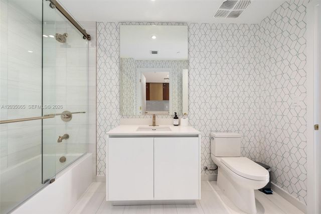 2678 Tigertail Avenue 1705, Miami, FL 33133