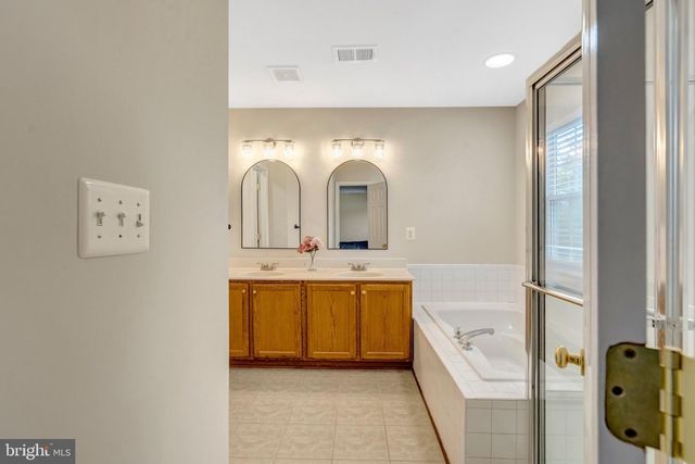 11924 RAYBORN CREEK DR, Manassas, VA 20109
