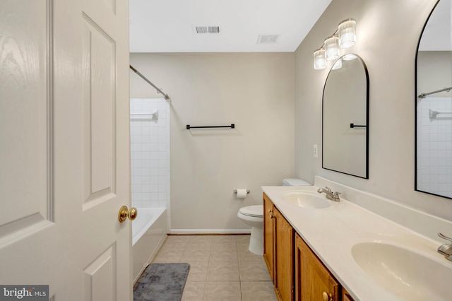 11924 RAYBORN CREEK DR, Manassas, VA 20109