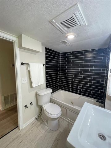 3336 Wyoming Street, Kansas City, MO 64111