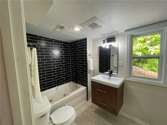 3336 Wyoming Street, Kansas City, MO 64111