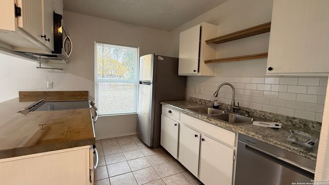 9742 Hidden Rock, San Antonio, TX 78250