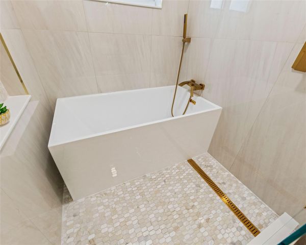 6251 NE 20th Terrace, Fort Lauderdale, FL 33308