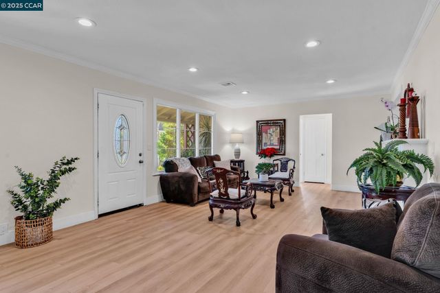 1455 Grove Way, Concord, CA 94518