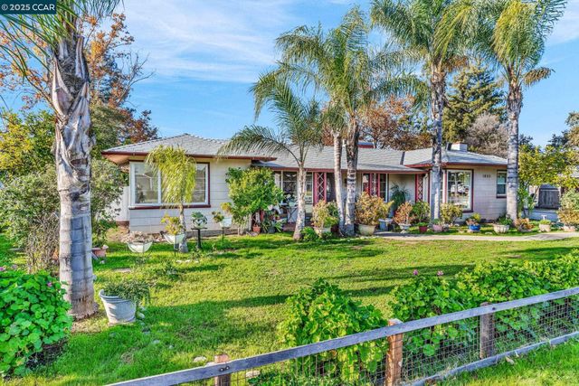 1455 Grove Way, Concord, CA 94518