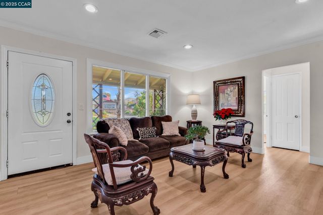 1455 Grove Way, Concord, CA 94518