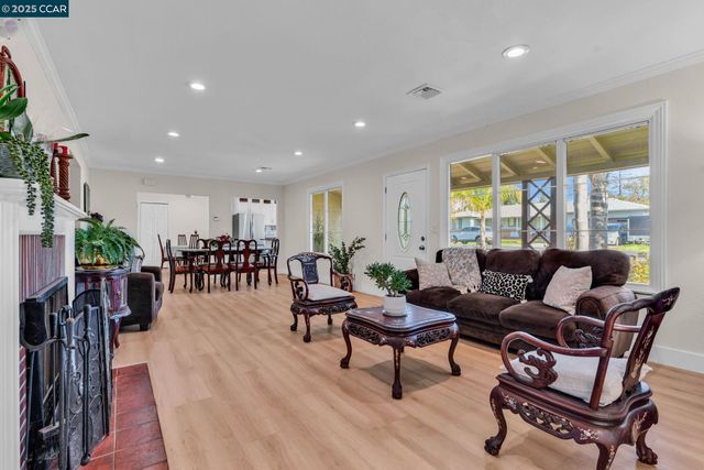 1455 Grove Way, Concord, CA 94518