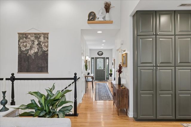 8690 Shade Tree Circle, Lakewood, IL 60014