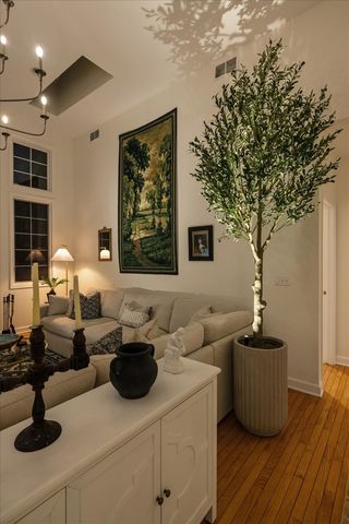 8690 Shade Tree Circle, Lakewood, IL 60014