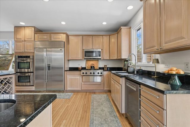 8690 Shade Tree Circle, Lakewood, IL 60014